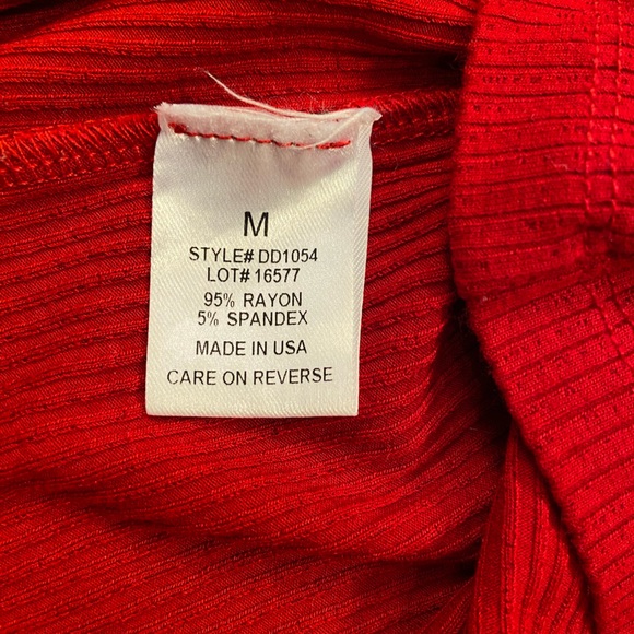Intermix Red shirt ruffle straps, ribbed knit, size‎ medium - Picture 7 of 10